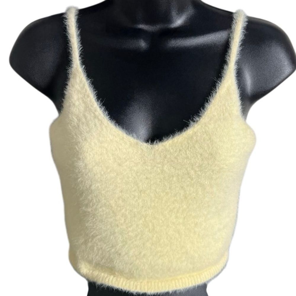 O&O fuzzy knit cropped cami tank top Size Medium